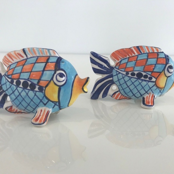 SALT AND PEPPER HAND PAINTED FISH SHAKERS NWOTS! - Picture 6 of 16